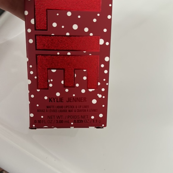 Kylie Cosmetics Matte liquid lipstick and lip liner in dashing matte - Picture 2 of 3